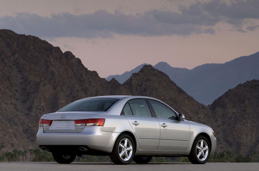  Hyundai Sonata 2005 года  (фото 9 из 22)
